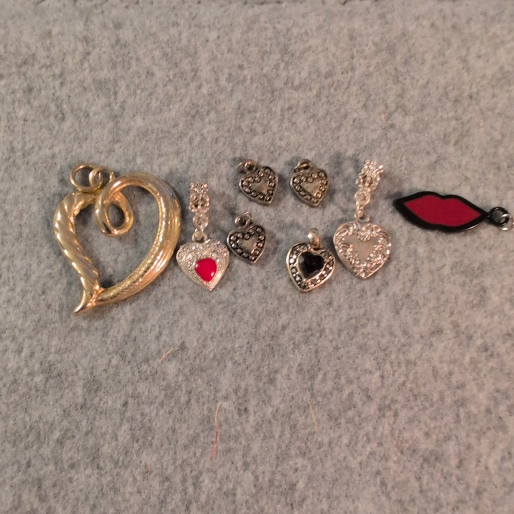 Valentine Lot of 8 Heart Charms and 1 Pair of Lips Charm for Jewelry Making - Picture 1 of 4
